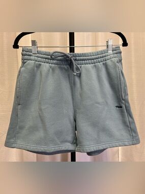 Tna Cozy Sweatfleece Boyfriend Shorts are relaxed sweatshorts | size medium